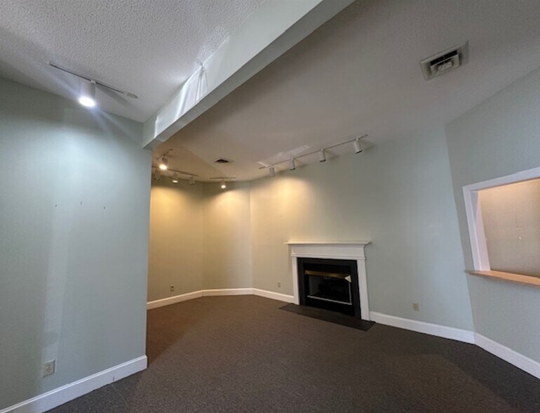 More Photos Of 1011 Masten Dr, Kernersville Office For Lease