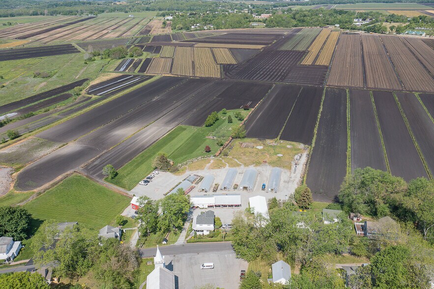 More Photos Of 73 Little York Rd, Warwick Garden Center For Sale