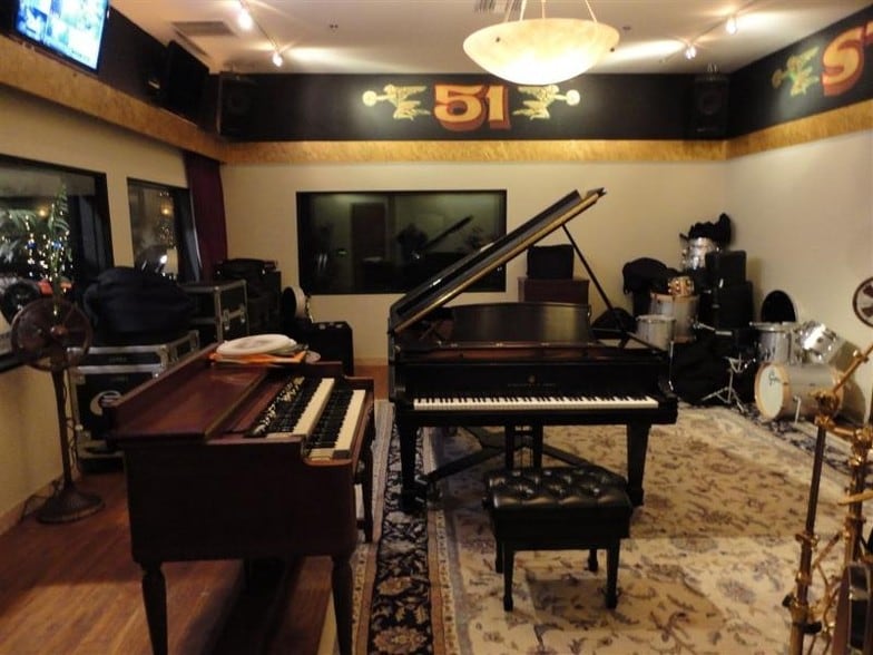More Photos Of 921 Poinsettia St, Santa Ana Showroom For Sale