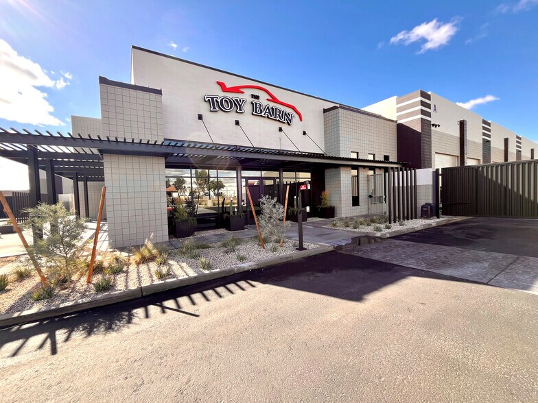 More Photos Of 7317 E Helm Dr, Scottsdale Self Storage For Sale