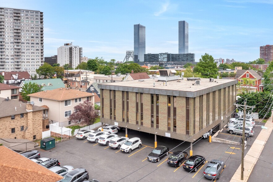 Primary Photo Of 1625 Anderson Ave, Fort Lee Medical For Lease