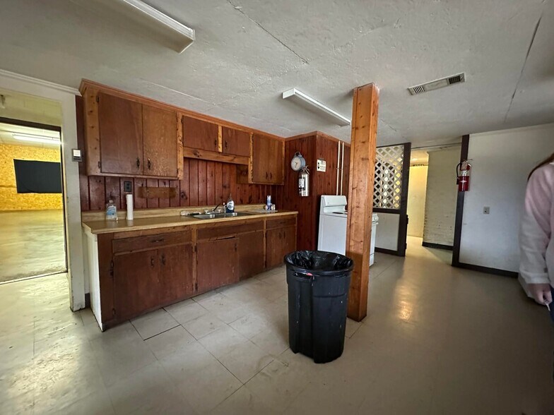 More Photos Of 10 Bowen Rd, Eupora Freestanding For Sale