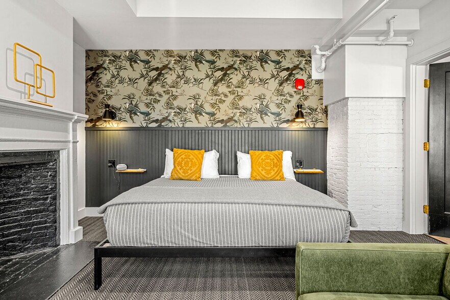 More Photos Of 409 The Hill, Portsmouth Hotel For Sale