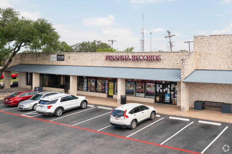 More Photos Of 1100-1208 N IH-35, Round Rock Unknown For Lease