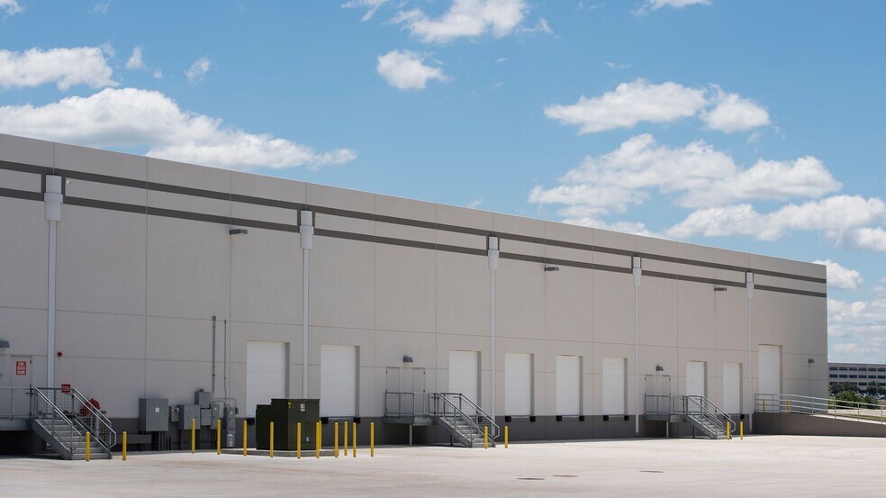 More Photos Of 401 Center Ridge Dr, Austin Flex For Lease