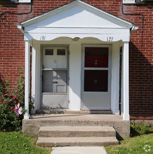 More Photos Of 35 Woodland Dr, Hartford Apartments For Sale