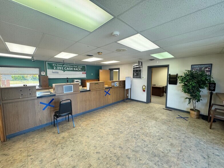 More Photos Of 525 E Hartman Rd, Anderson Medical For Sale