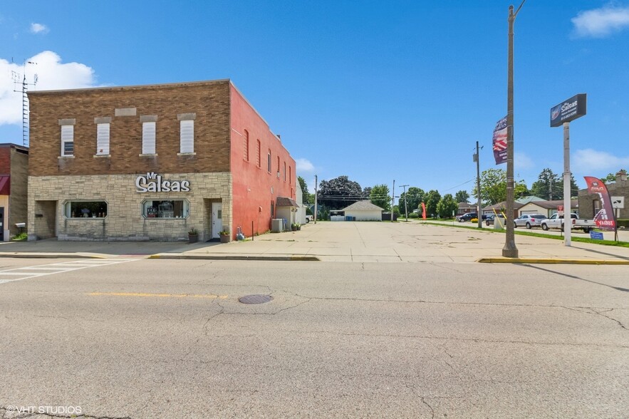 Primary Photo Of 309 E Walnut St, Oglesby Restaurant For Sale