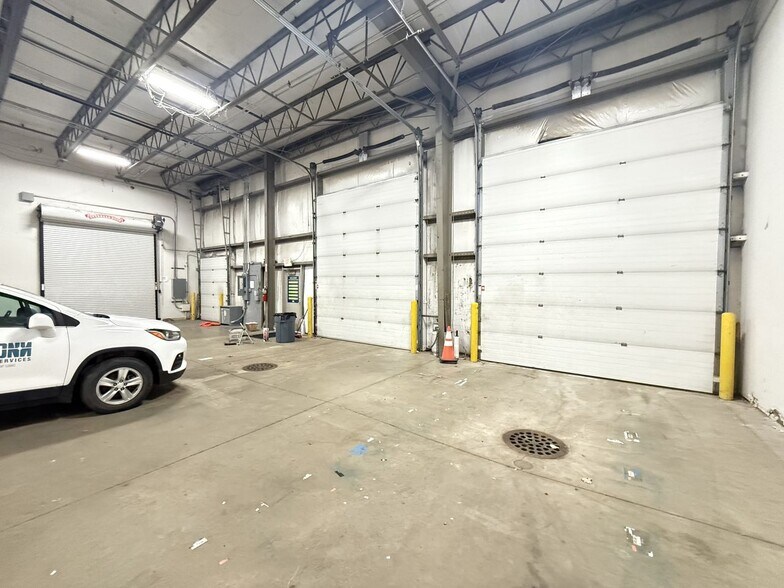 More Photos Of 4540 East Paris Ave SE, Grand Rapids Distribution For Lease