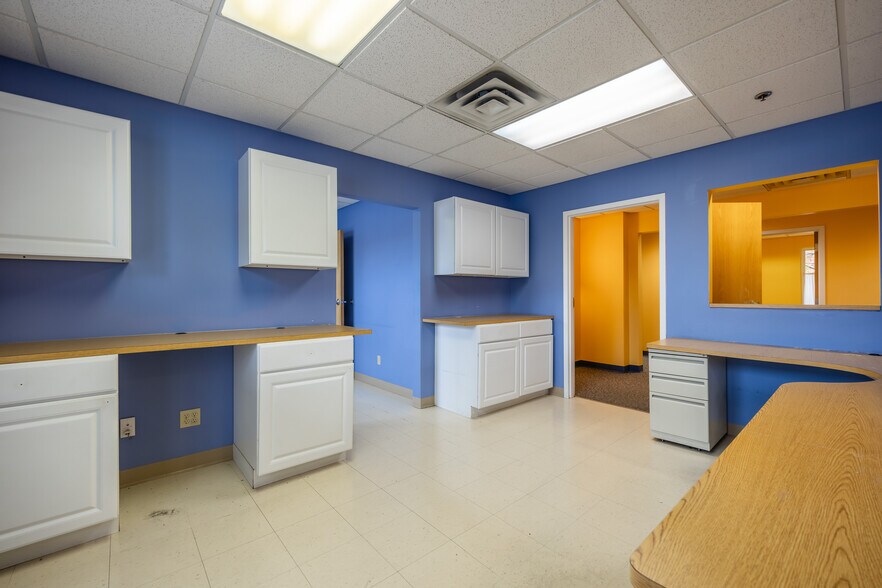 More Photos Of 980 Westfall Rd, Rochester Medical For Lease