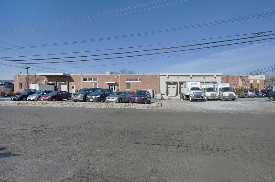 More Photos Of 10 Fadem Rd, Springfield Warehouse For Lease