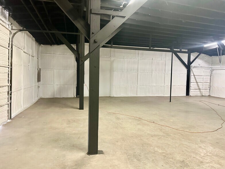 More Photos Of 200-232 W New Braunfels St, Seguin Warehouse For Lease