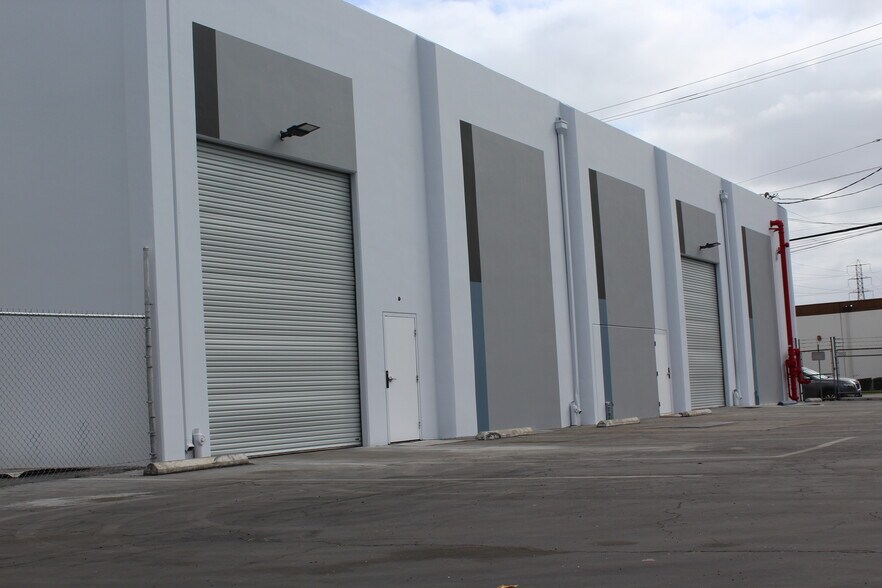 More Photos Of 7571-7575 Chapman Ave, Garden Grove Warehouse For Lease