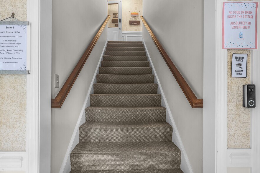 More Photos Of 10375 Ford Ave, Richmond Hill Office For Sale