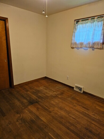 More Photos Of 4023 S Amherst Hwy, Madison Heights Office Residential For Sale