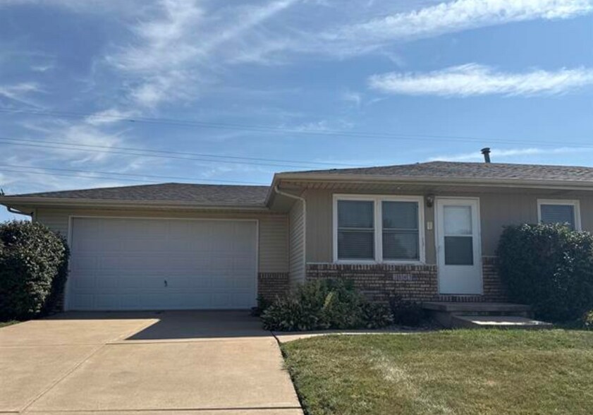 Primary Photo Of 2843 High Point Dr, Davenport Apartments For Lease