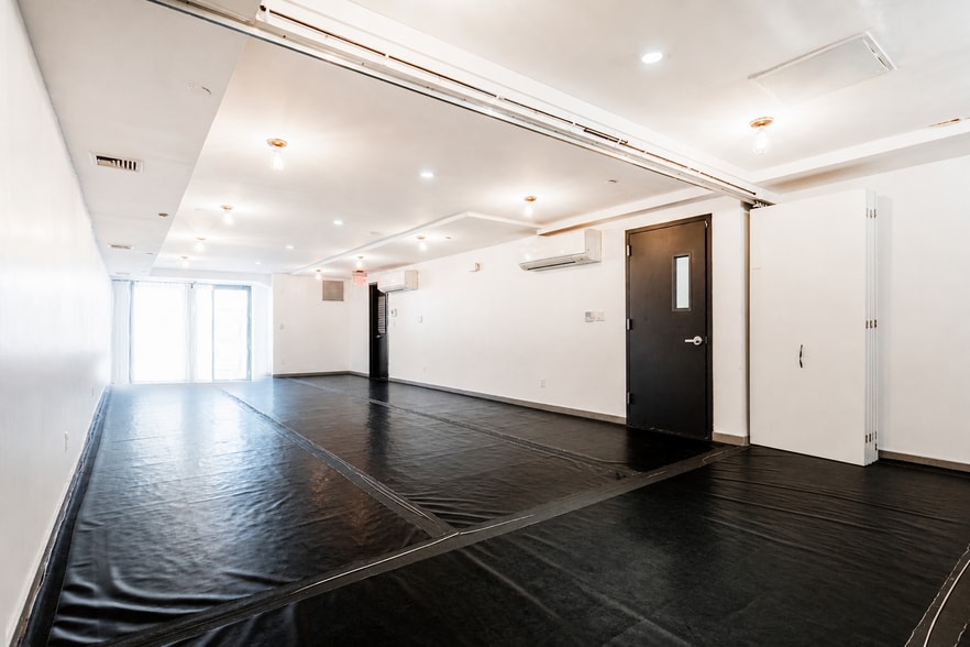 More Photos Of 573 Metropolitan Ave, Brooklyn Office For Lease