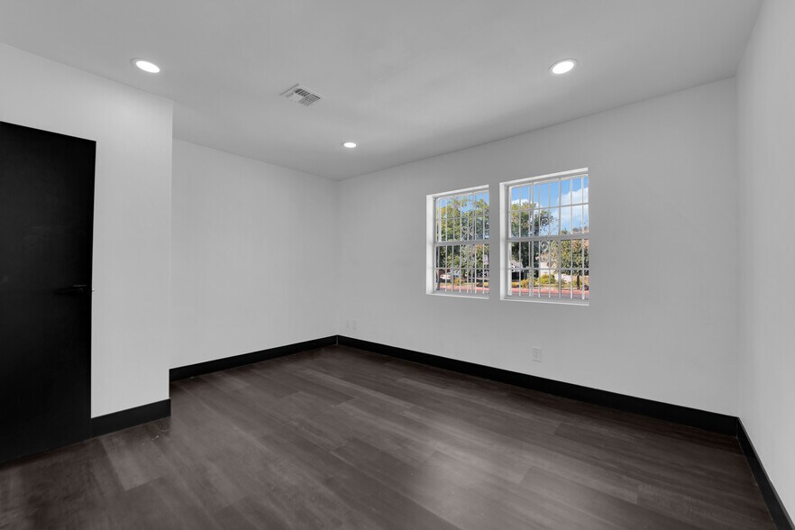 More Photos Of 530 S 7th St, Las Vegas Office Residential For Lease