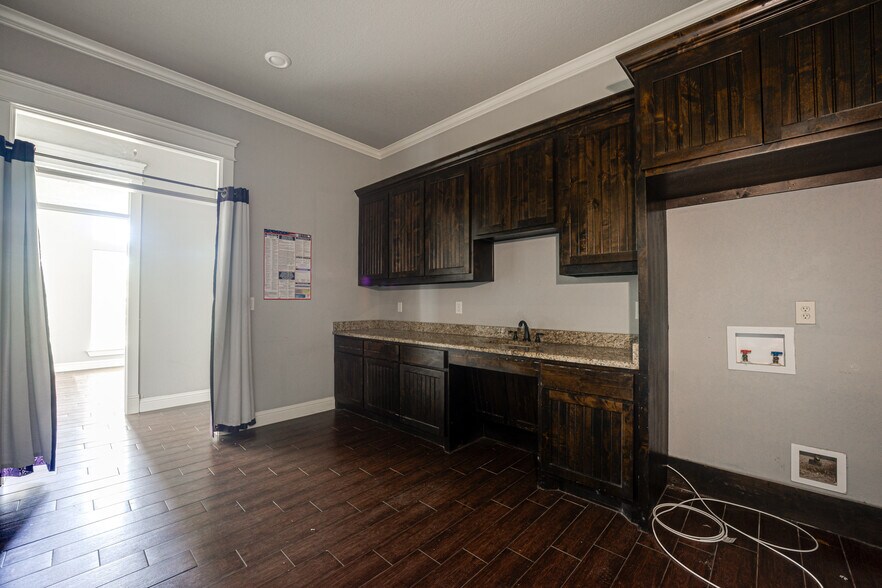 More Photos Of 1795 N 77 Hwy, Waxahachie Medical For Lease