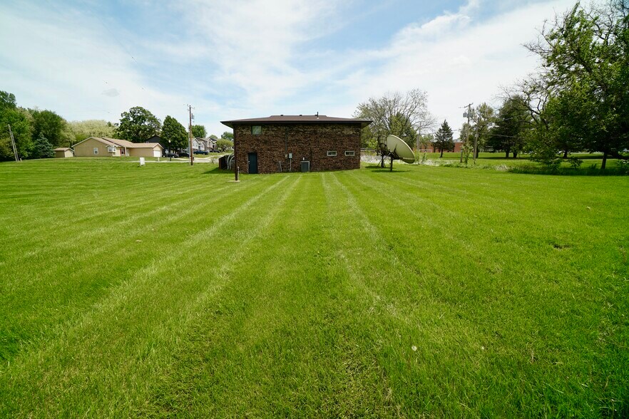 More Photos Of 2414 S Leonard Rd, Saint Joseph Office For Sale