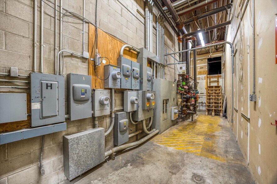 More Photos Of 130-150 Eva St, Saint Paul Industrial For Sale