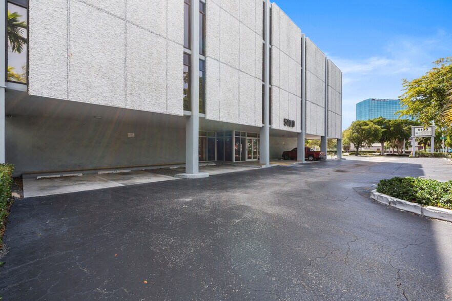 More Photos Of 5100 N Federal Hwy, Fort Lauderdale Office For Sale