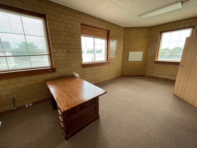 More Photos Of 499-500 Grotto St N, Saint Paul Loft Creative Space For Sale