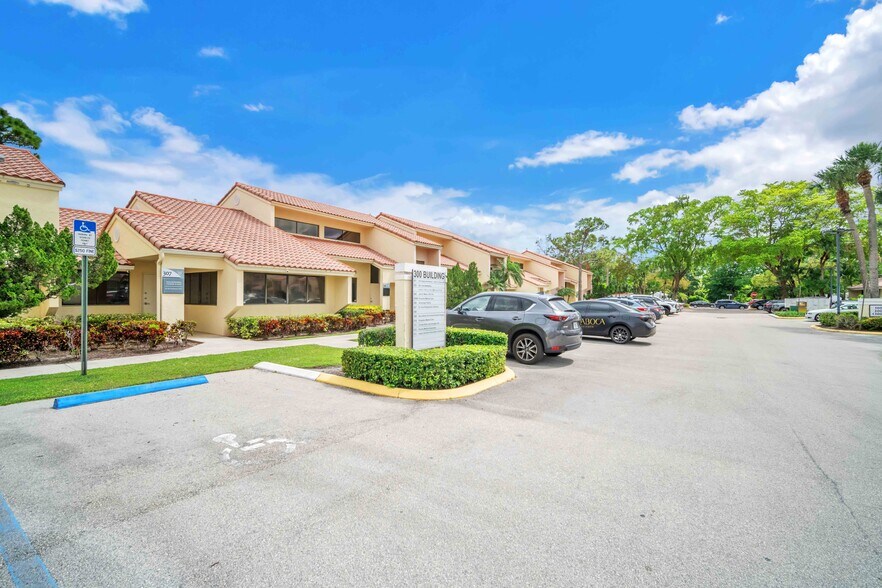 More Photos Of 2499 Glades Rd, Boca Raton Office For Lease