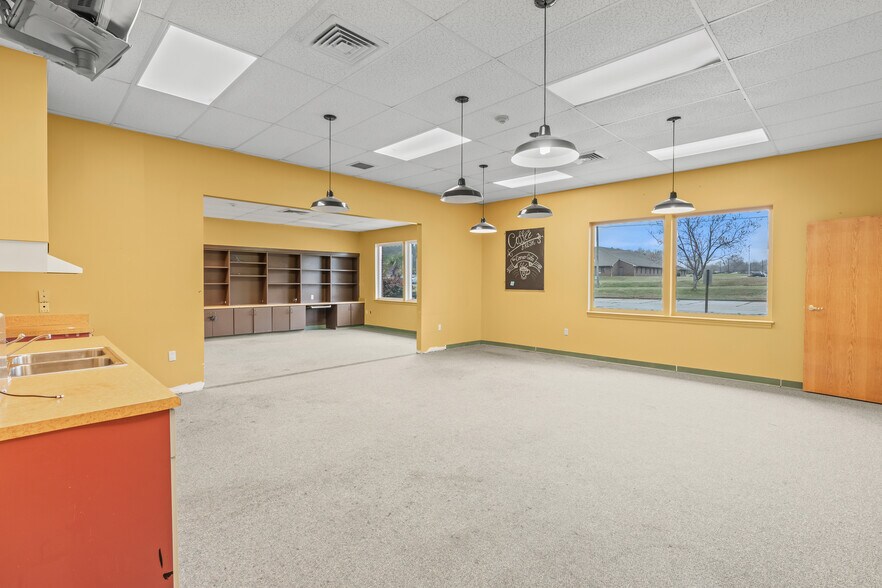 More Photos Of 512 Professional Park Rd, Clinton Medical For Sale