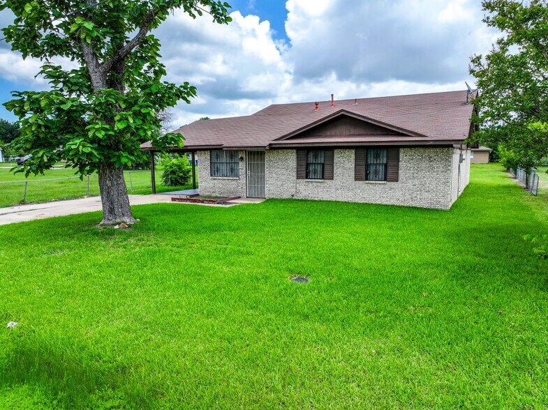 More Photos Of 604 E Broad St, Forney Office Residential For Sale