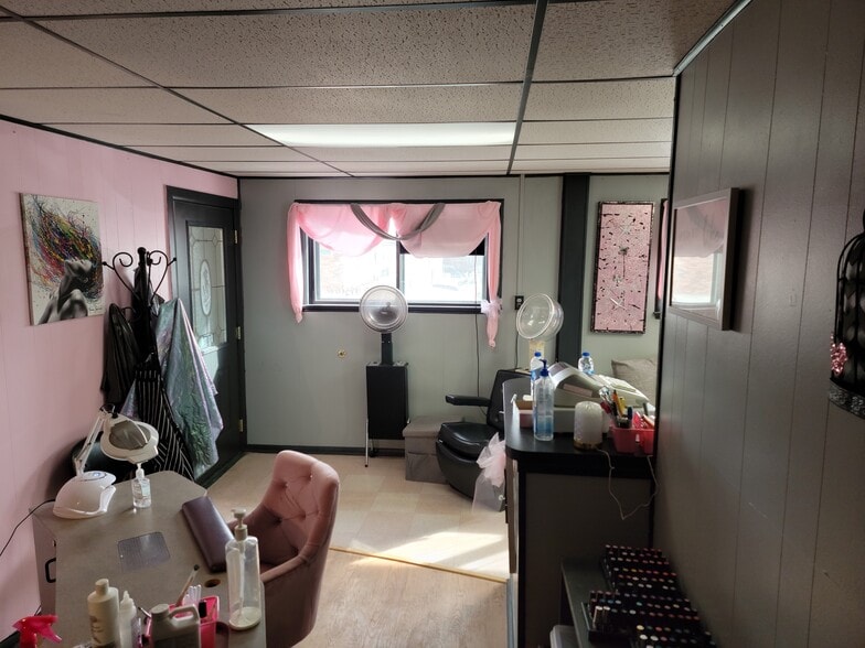 More Photos Of 450 Montana Ave, Lovell Storefront Retail Office For Sale