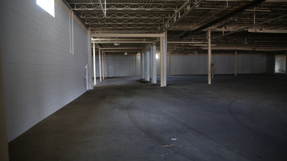 More Photos Of 845 Harrisburg Pike, Columbus Warehouse For Lease