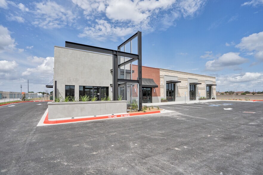 More Photos Of 931 S McColl Rd, Edinburg Restaurant For Lease