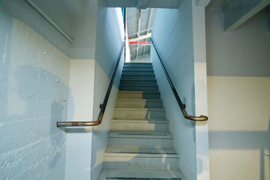 More Photos Of 19 Heron St, San Francisco Warehouse For Lease