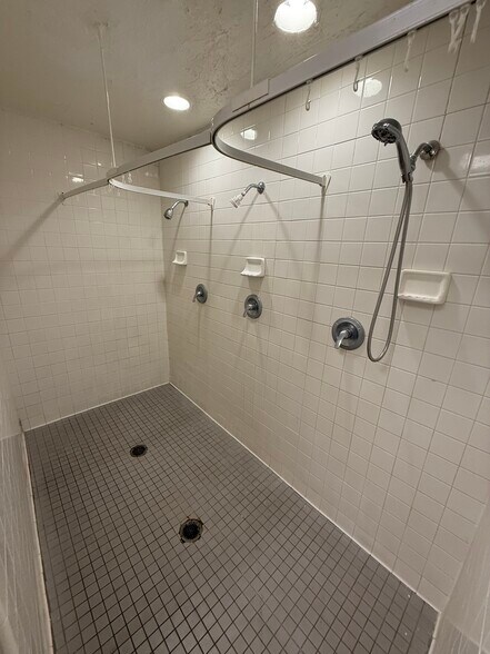 More Photos Of 1002 W University Ave, Gainesville Specialty For Sale