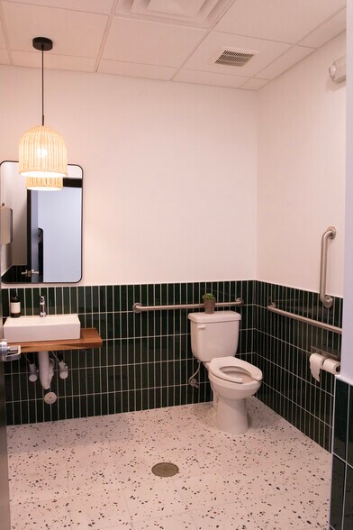 More Photos Of 27 S Squirrel Rd, Auburn Hills Coworking Space