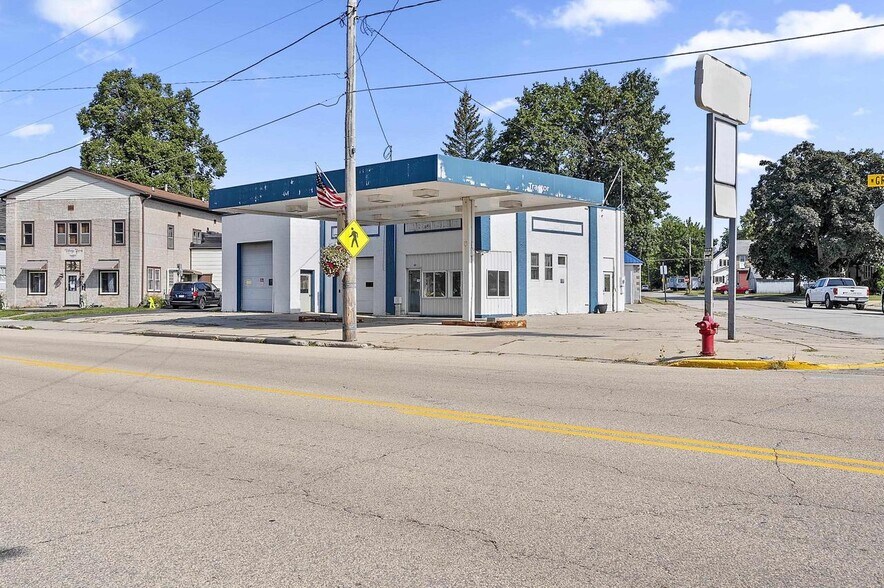 More Photos Of 201 E Green Bay St, Bonduel Service Station For Sale