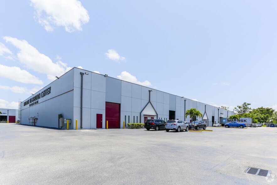 More Photos Of 2740-2764 NW 112th Ave, Doral Warehouse For Lease