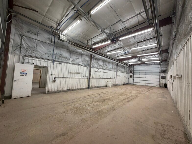 More Photos Of 800 S Smith Rd, Riverton Industrial For Lease