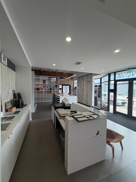 More Photos Of 2323-2325 Fannin St, Houston Freestanding For Lease