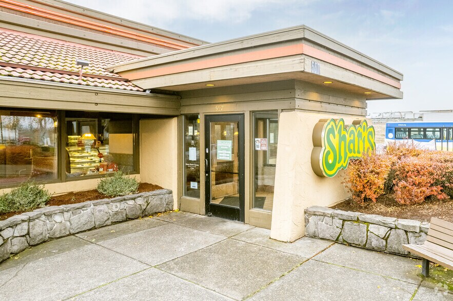 More Photos Of 557 NW Phoenix Dr, Troutdale Restaurant For Lease
