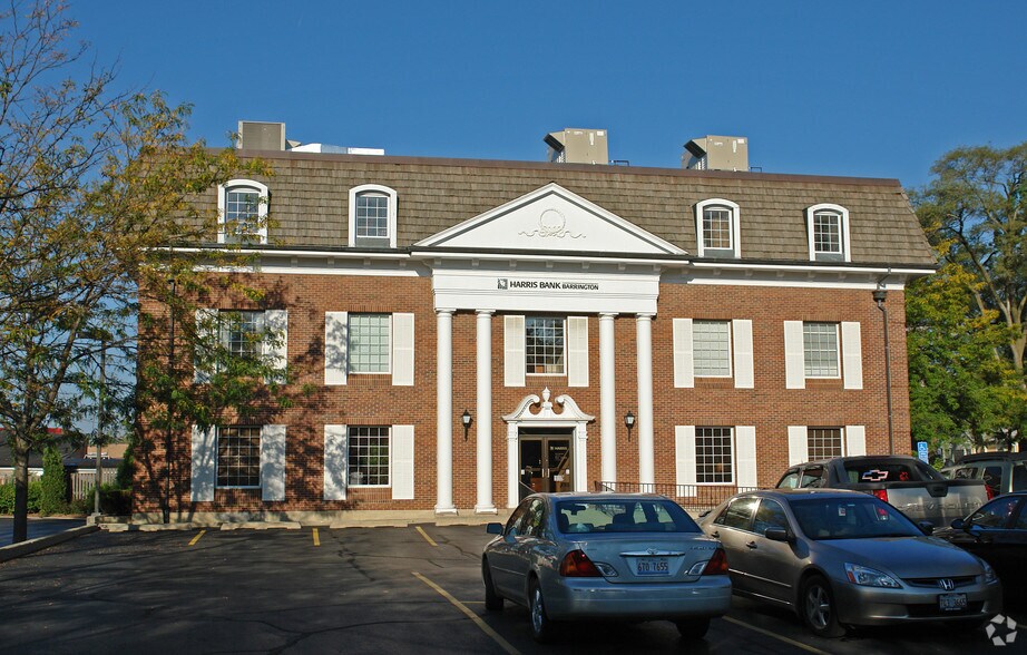 More Photos Of 325 N Hough St, Barrington Medical For Lease