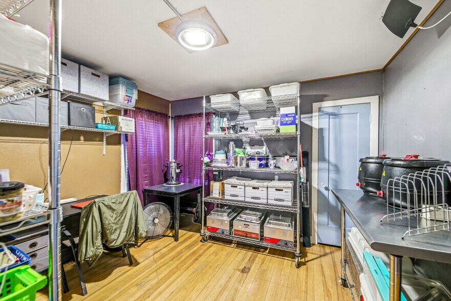 More Photos Of 1047 N 1st St, Montrose Office For Sale