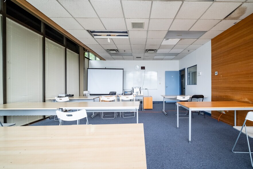 More Photos Of 1176-1188 8th Ave, New Westminster Schools For Lease