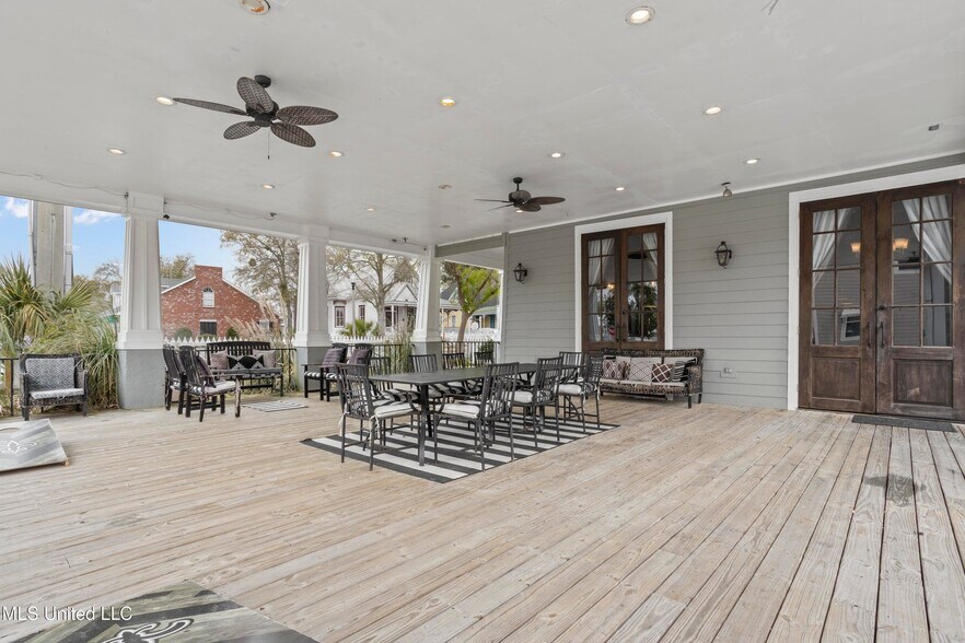 More Photos Of 647 Howard Ave, Biloxi Office Residential For Sale