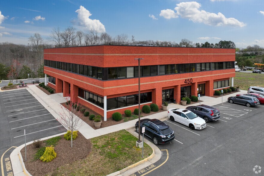 More Photos Of 450 Solomon Dr, Fredericksburg Office For Lease