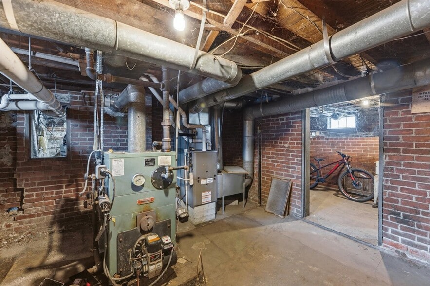 More Photos Of 32 Park Ave, Keene Office For Sale