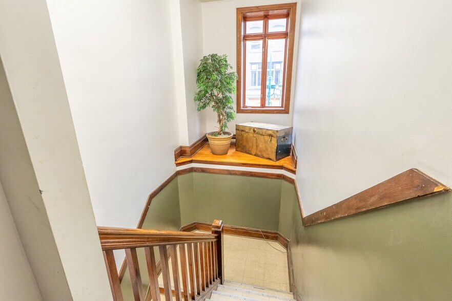 More Photos Of 40-42 Rue Wellington N, Sherbrooke Storefront Retail Office For Sale