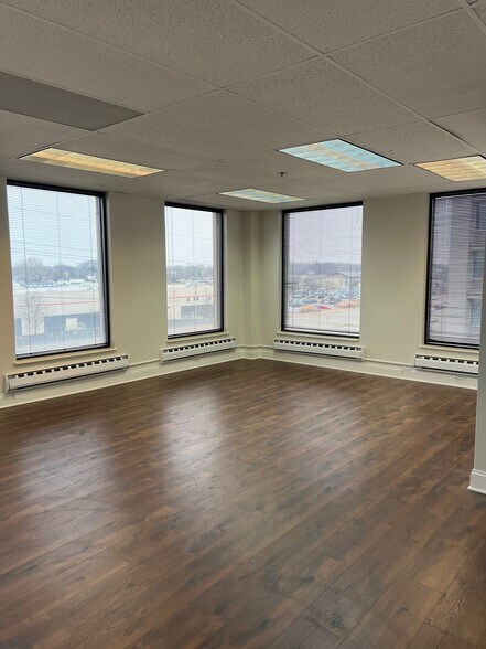 More Photos Of 17W300 22nd St, Oakbrook Terrace Medical For Lease