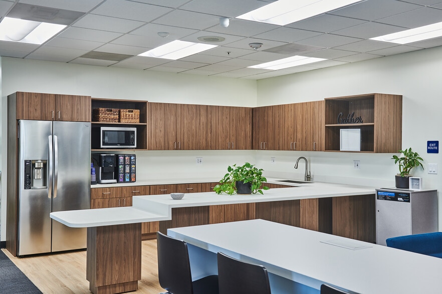 More Photos Of 11661 W San Vicente Blvd, Los Angeles Office For Lease